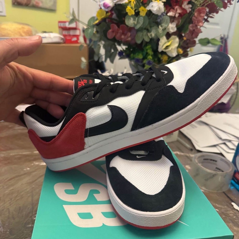 NIKE SB DUNKS ( CHICAGO) sz 13 NEW IN BOX SOLD OUT EVERY!!!
